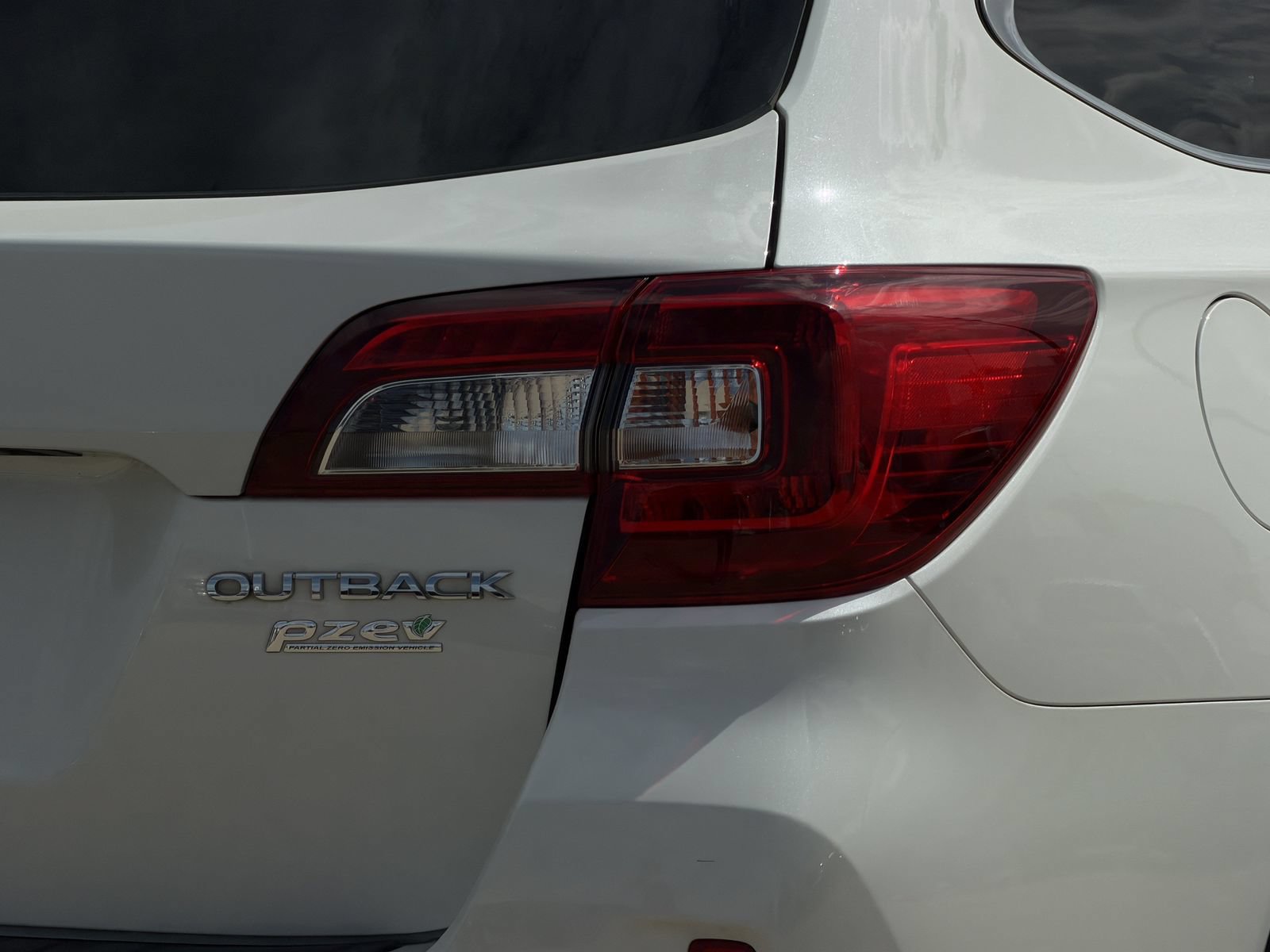 Used 2017 Subaru Outback 2.5i Limited AWD/4WD image 12