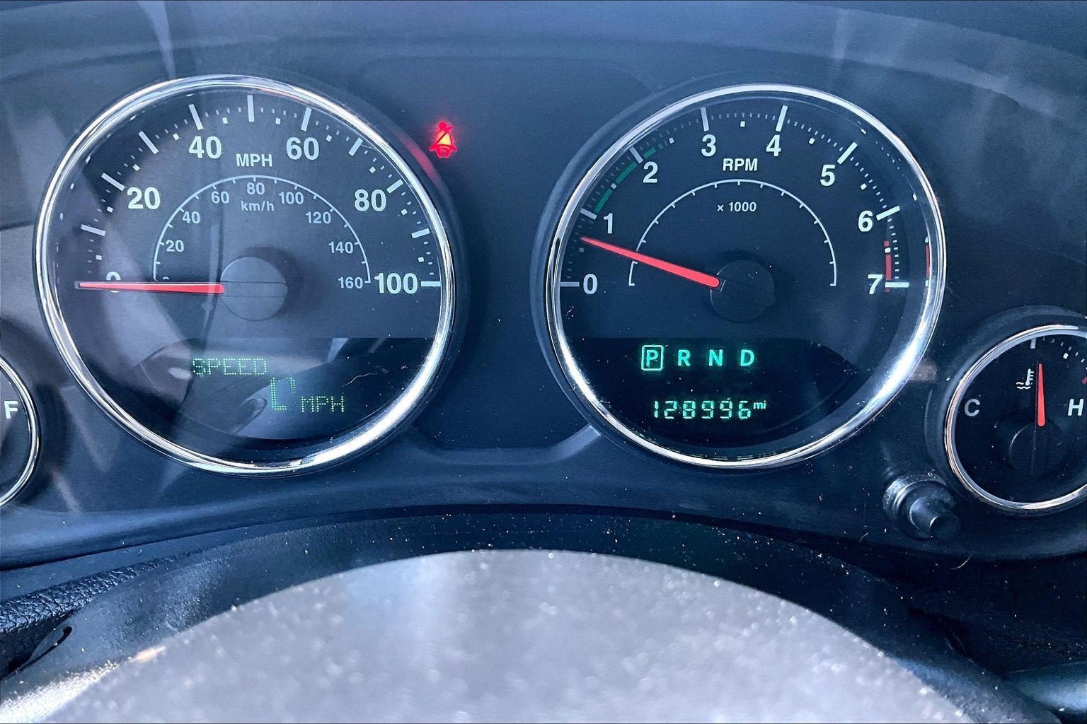 Used 2017 Jeep Wrangler Unlimited Sahara w/ Connectivity Group AWD/4WD image 18