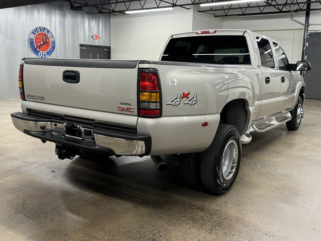 Used 2005 GMC Sierra 3500 SLT w/ Heavy-Duty Power Package AWD/4WD image 14