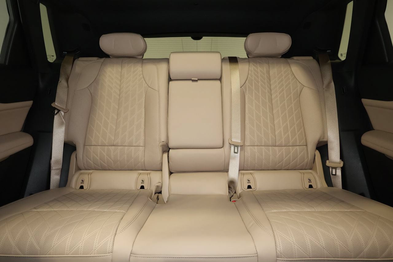 Certified 2026 Cadillac Lyriq Signature Luxury w/ Nappa Leather Package AWD/4WD image 30