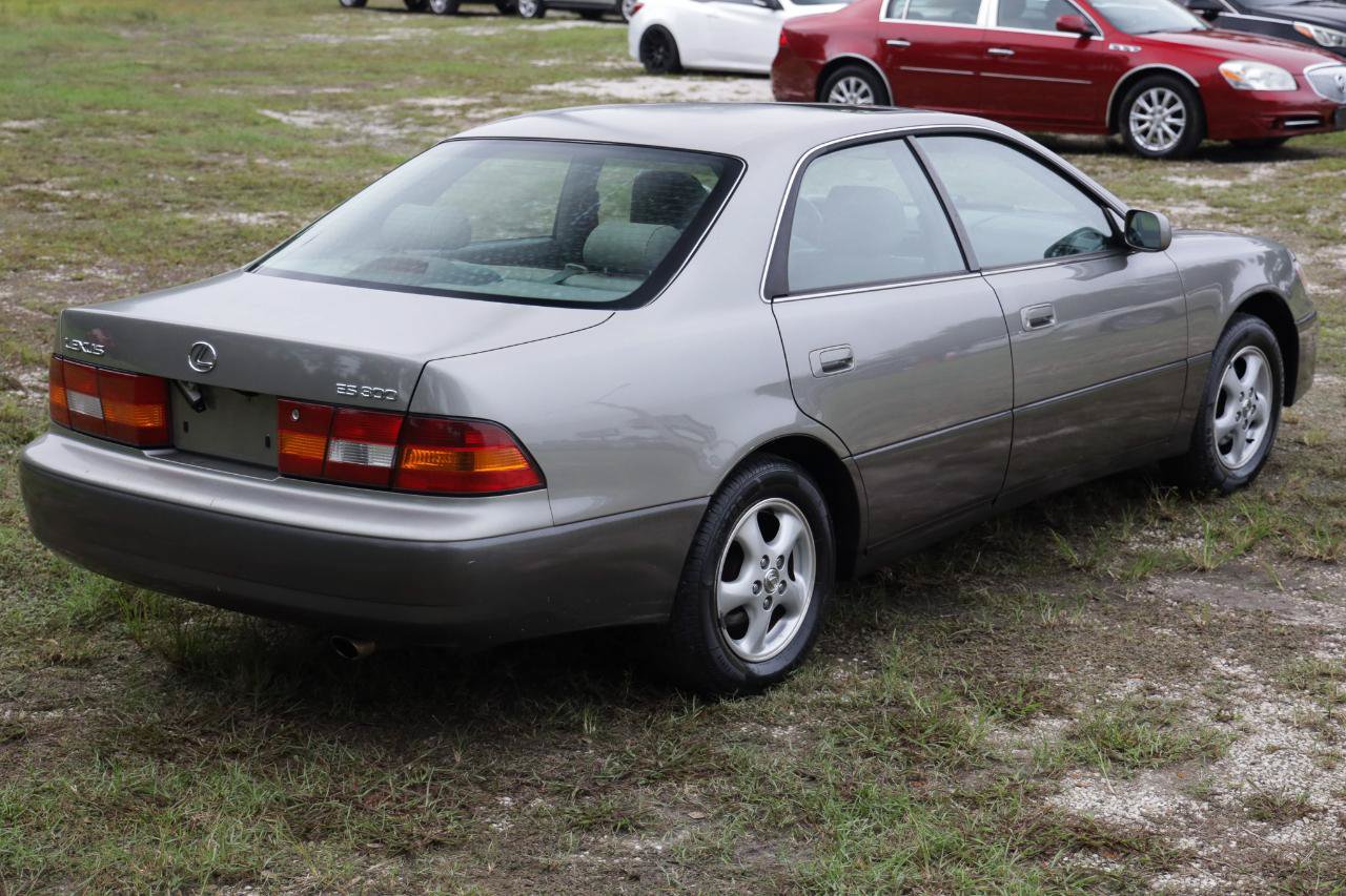Used 1998 Lexus ES 330 w/ Leather Trim Pkg FWD image 11