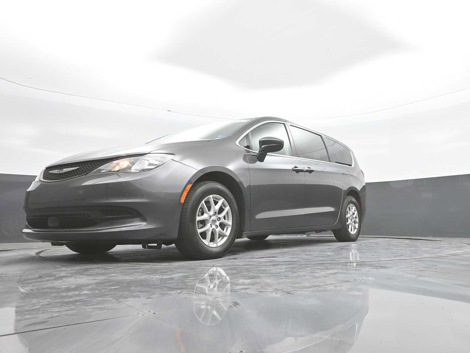 Used 2023 Chrysler Voyager LX FWD image 41