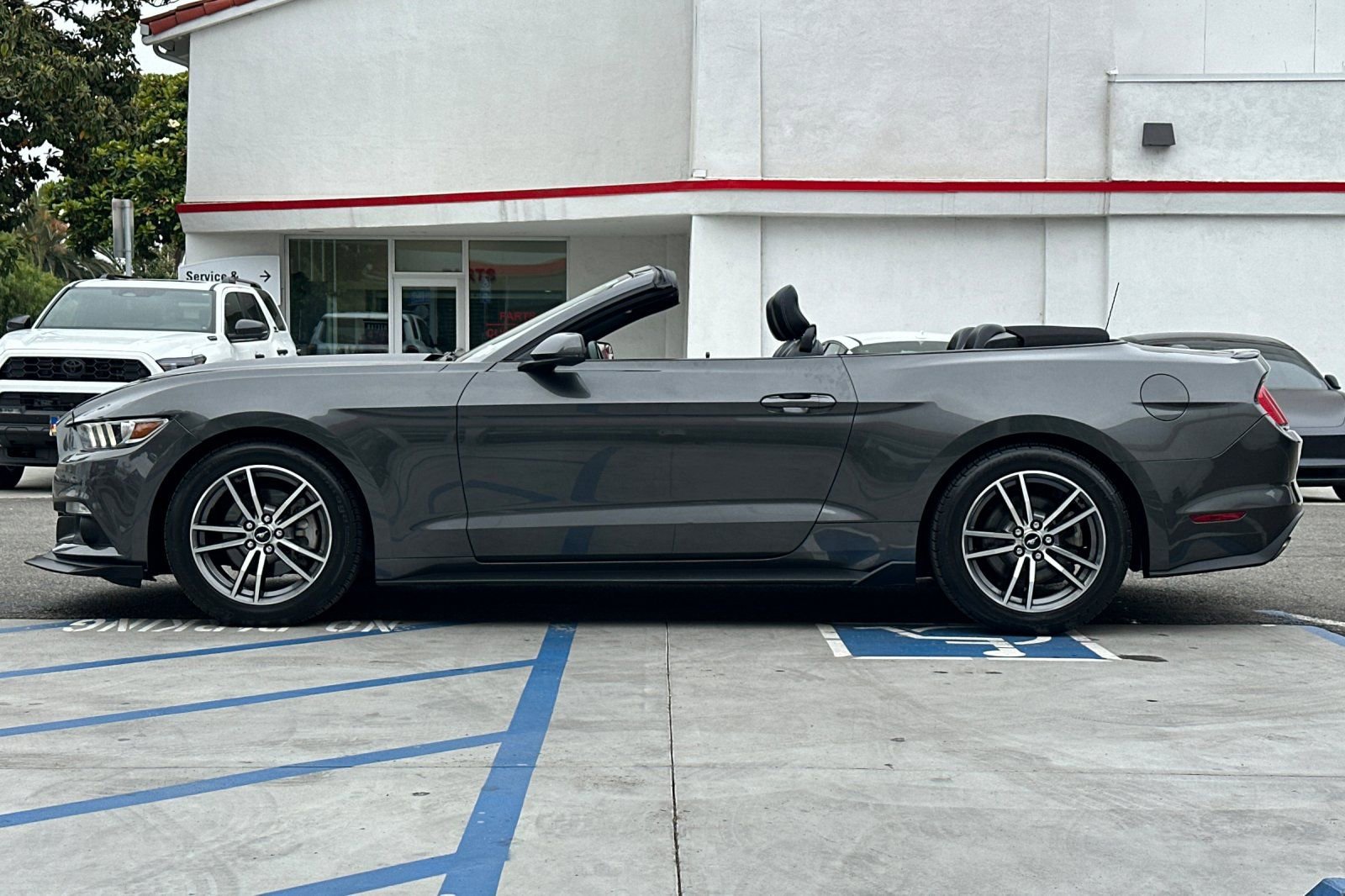 Used 2017 Ford Mustang Premium RWD image 7