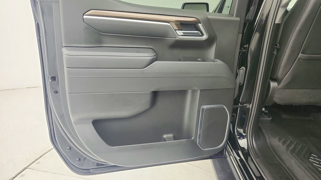 Used 2025 Chevrolet Silverado 1500 RST AWD/4WD image 28