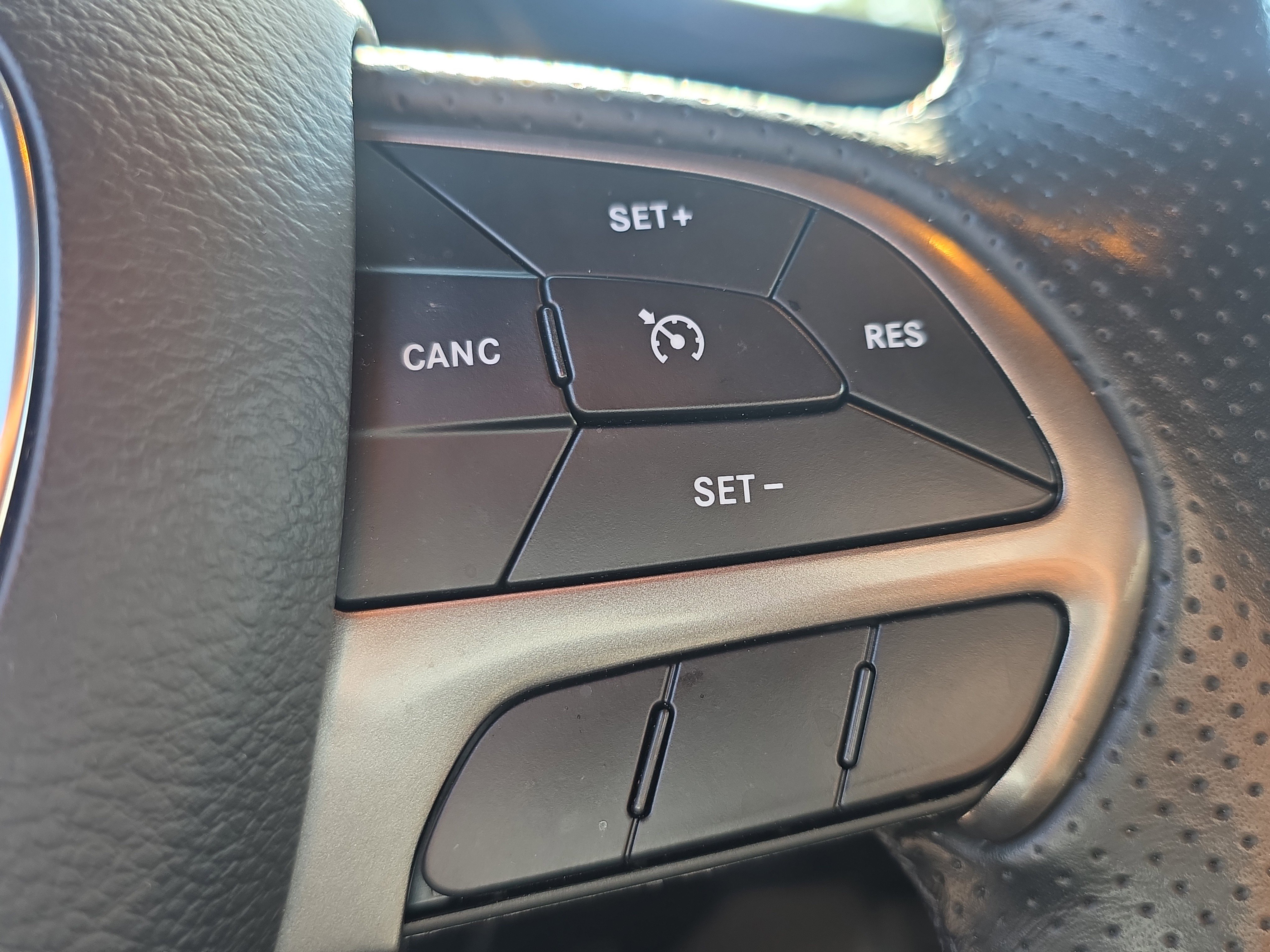 Used 2023 Dodge Durango SXT AWD/4WD image 28