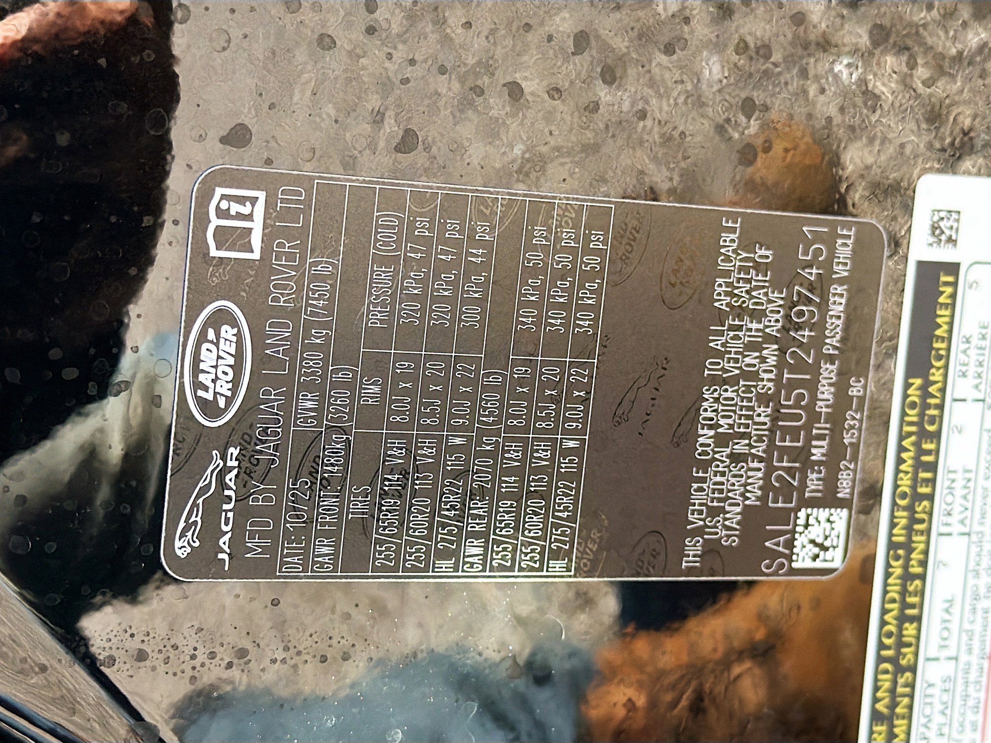 New 2026 Land Rover Defender 130 X-Dynamic SE image 44