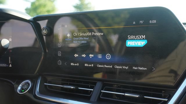 Used 2024 Chevrolet Trax RS w/ Sunroof Package FWD image 22