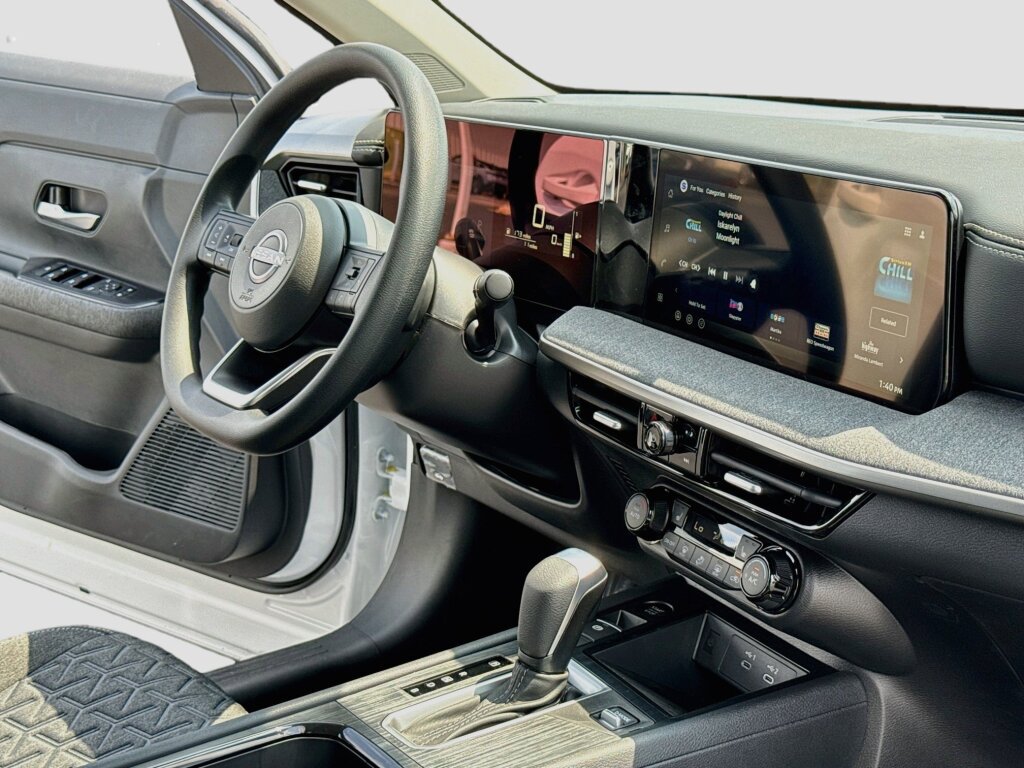 New 2026 Nissan Kicks SV w/ Cold Weather Package FWD image 5