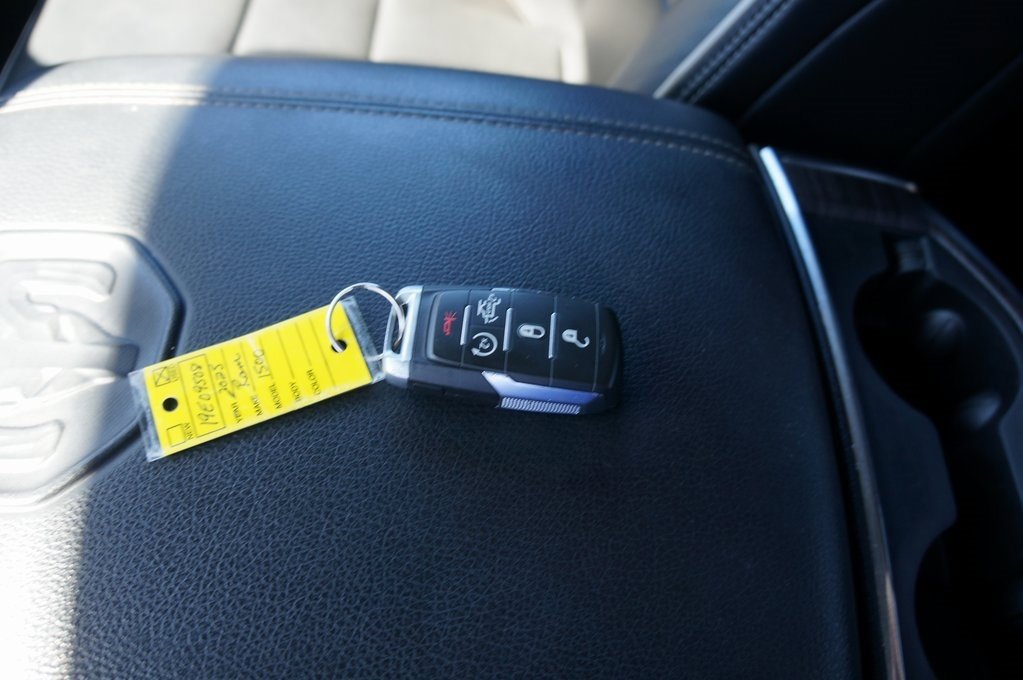 Used 2025 RAM 1500 Laramie image 34