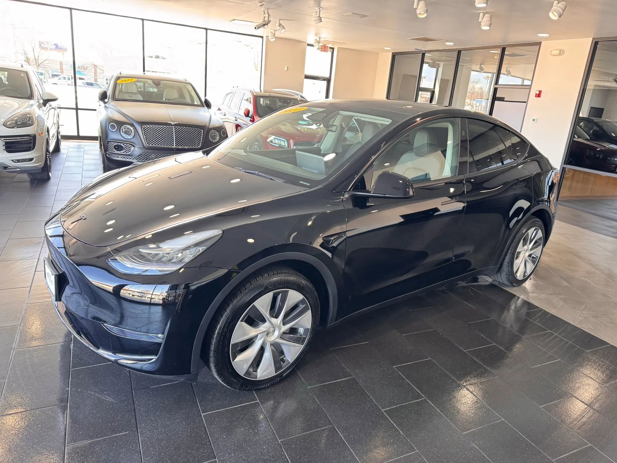 Used 2023 Tesla Model Y Long Range image 2