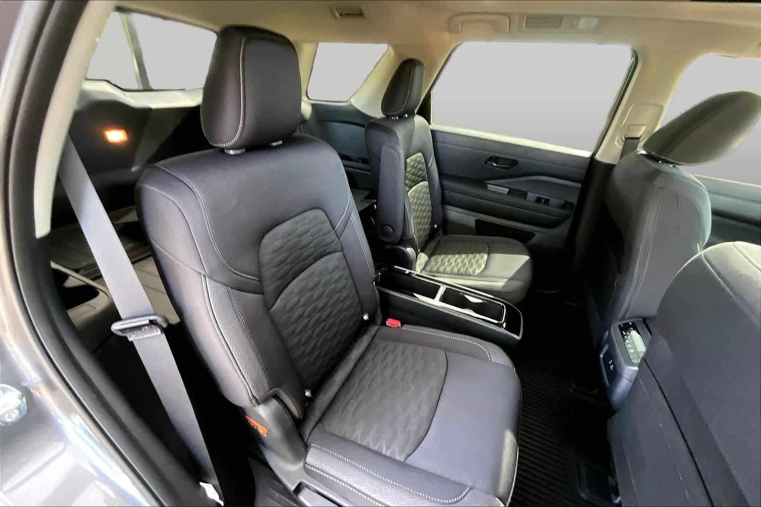 Certified 2025 Nissan Pathfinder SV w/ SV Premium Package FWD image 21