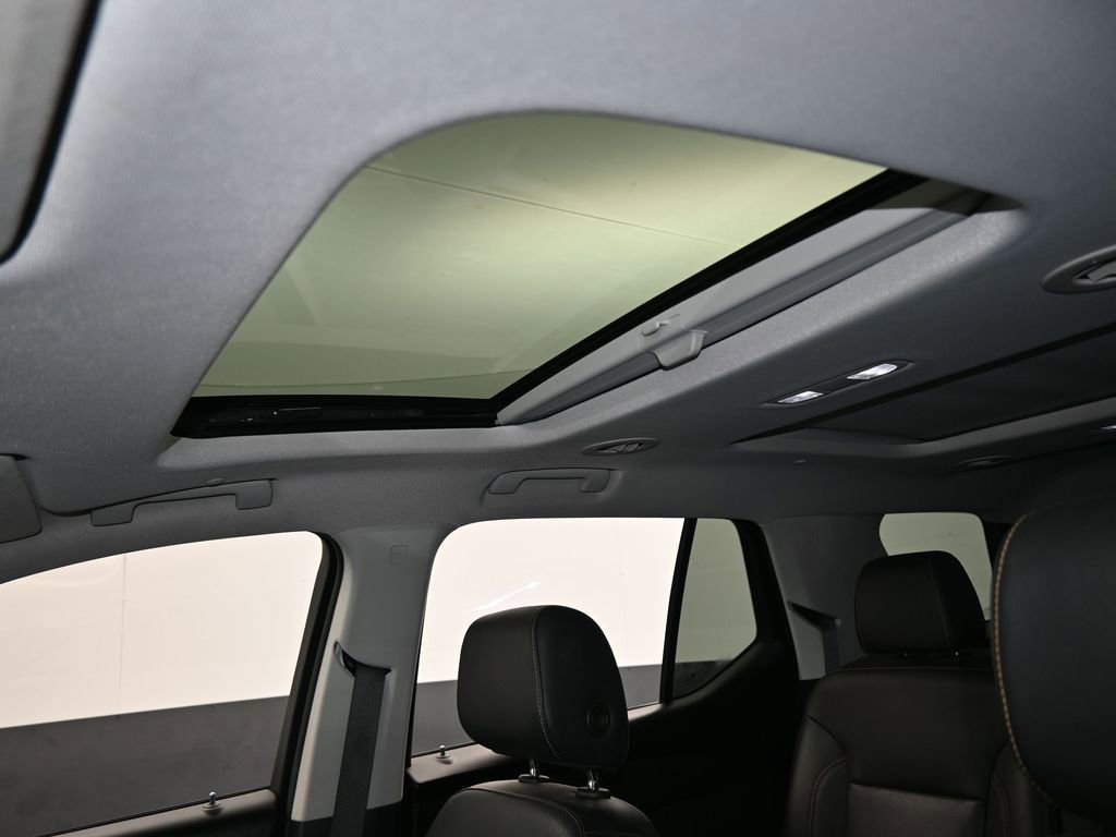 Used 2021 Chevrolet Traverse Premier w/ Redline Edition image 12