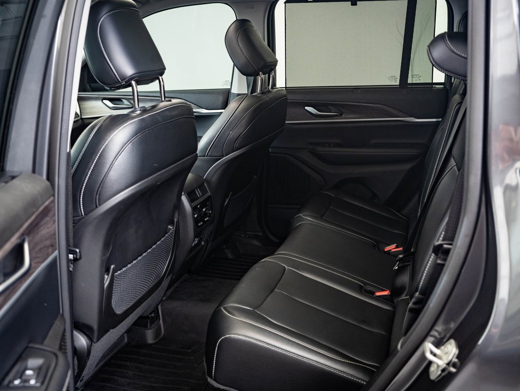 Used 2024 Jeep Grand Cherokee Limited w/ Luxury Tech Group II image 34