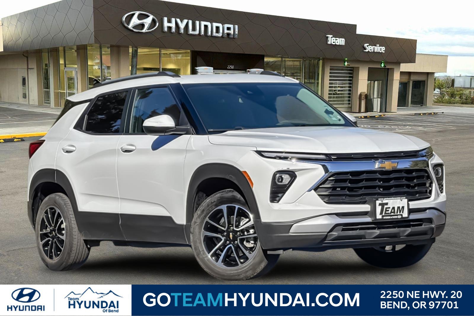 Used 2025 Chevrolet TrailBlazer LT AWD/4WD image 1