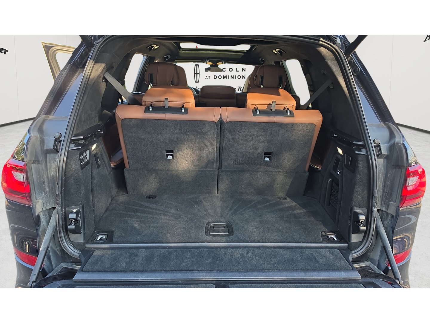 Used 2022 BMW X7 M50i w/ Dynamic Handling Package AWD/4WD image 24