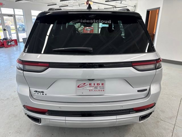 Used 2025 Jeep Grand Cherokee Summit AWD/4WD image 9