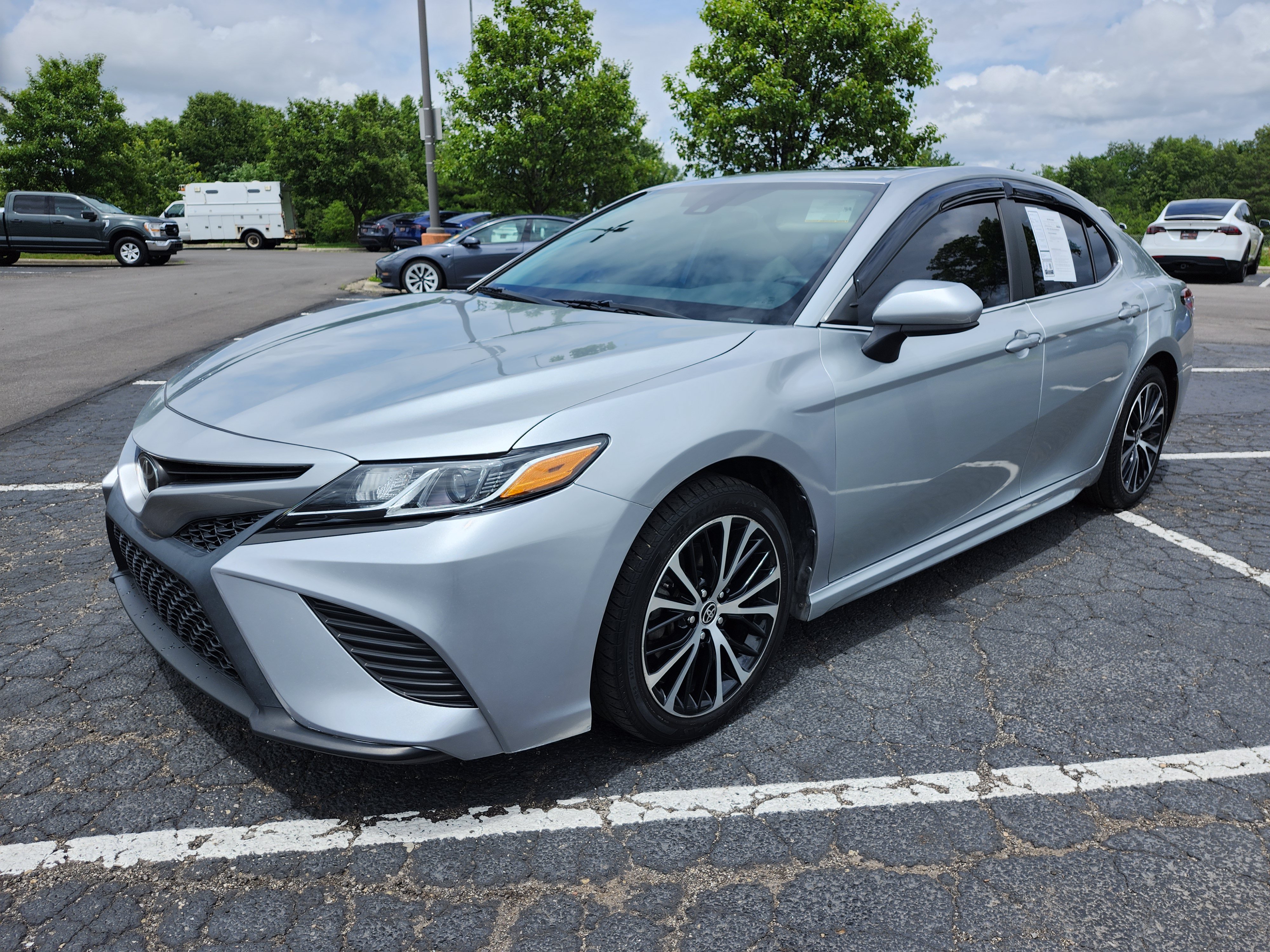 Used 2020 Toyota Camry SE FWD image 12