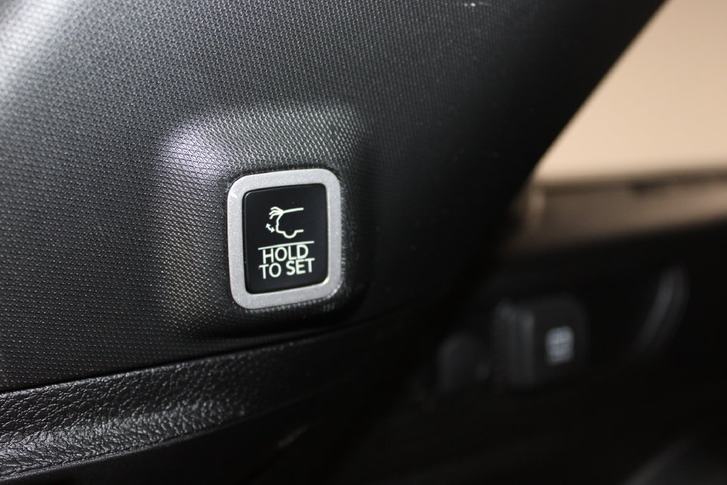 Used 2025 Jeep Grand Cherokee Altitude AWD/4WD image 32