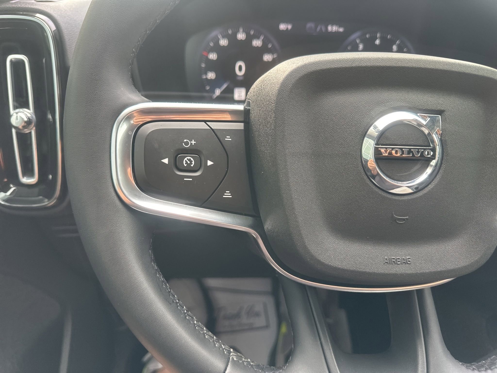 Used 2022 Volvo XC40 T5 Momentum AWD/4WD image 23