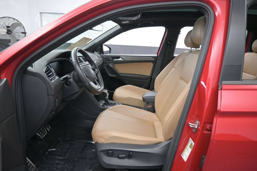 Used 2024 Volkswagen Tiguan SE R-Line FWD image 10