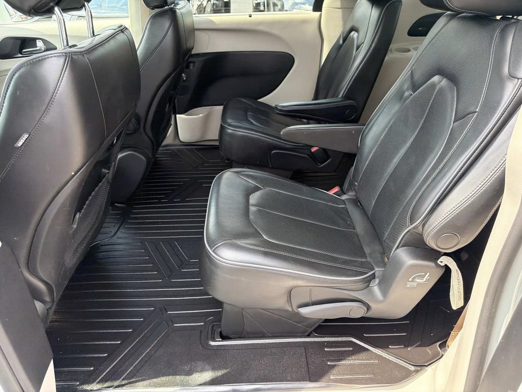 Used 2020 Chrysler Pacifica Limited FWD image 15