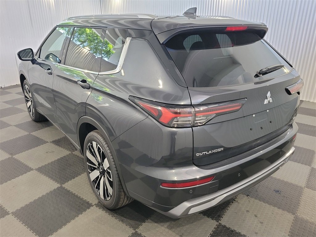 New 2025 Mitsubishi Outlander SEL image 3