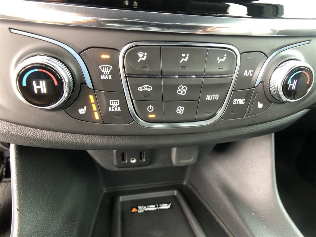 Used 2023 Chevrolet Traverse LT image 18