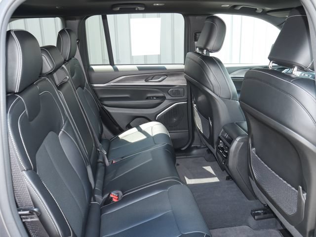 Used 2024 Jeep Grand Cherokee Overland AWD/4WD image 27