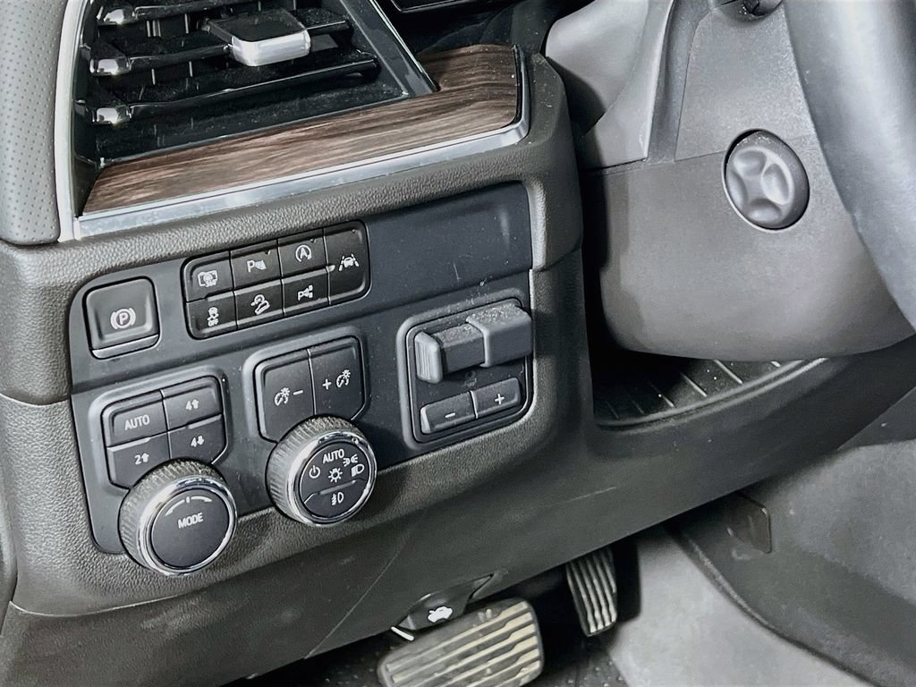 Certified 2025 Chevrolet Suburban Premier AWD/4WD image 10