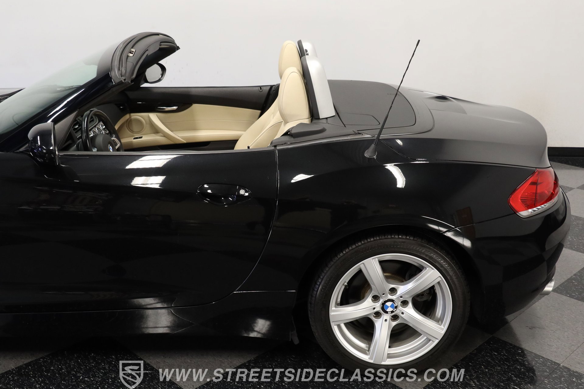 Used 2011 BMW Z4 sDrive30i image 23