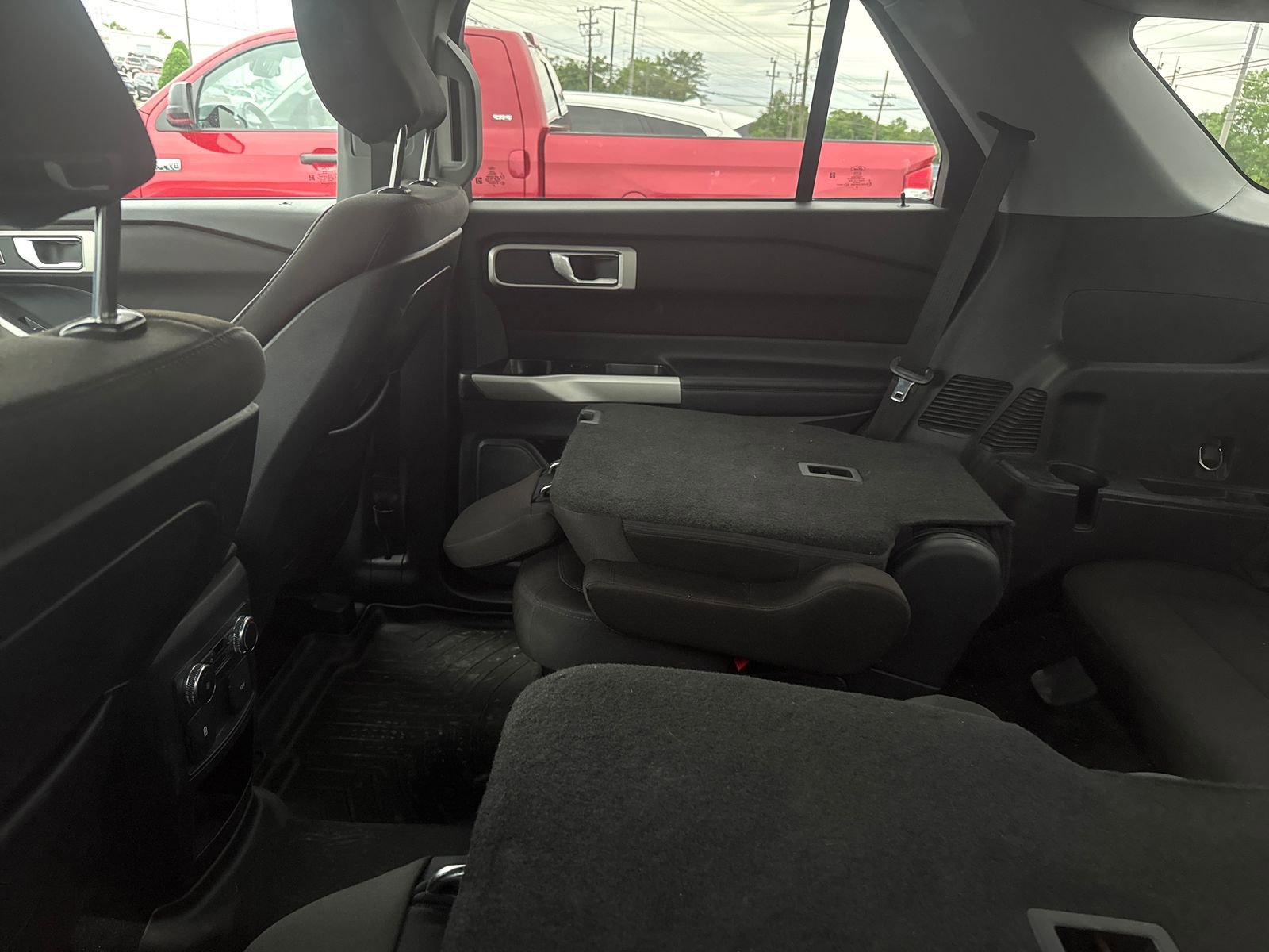 Used 2020 Ford Explorer XLT RWD image 9