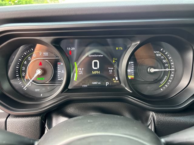 Used 2025 Jeep Wrangler Unlimited Sahara AWD/4WD image 17