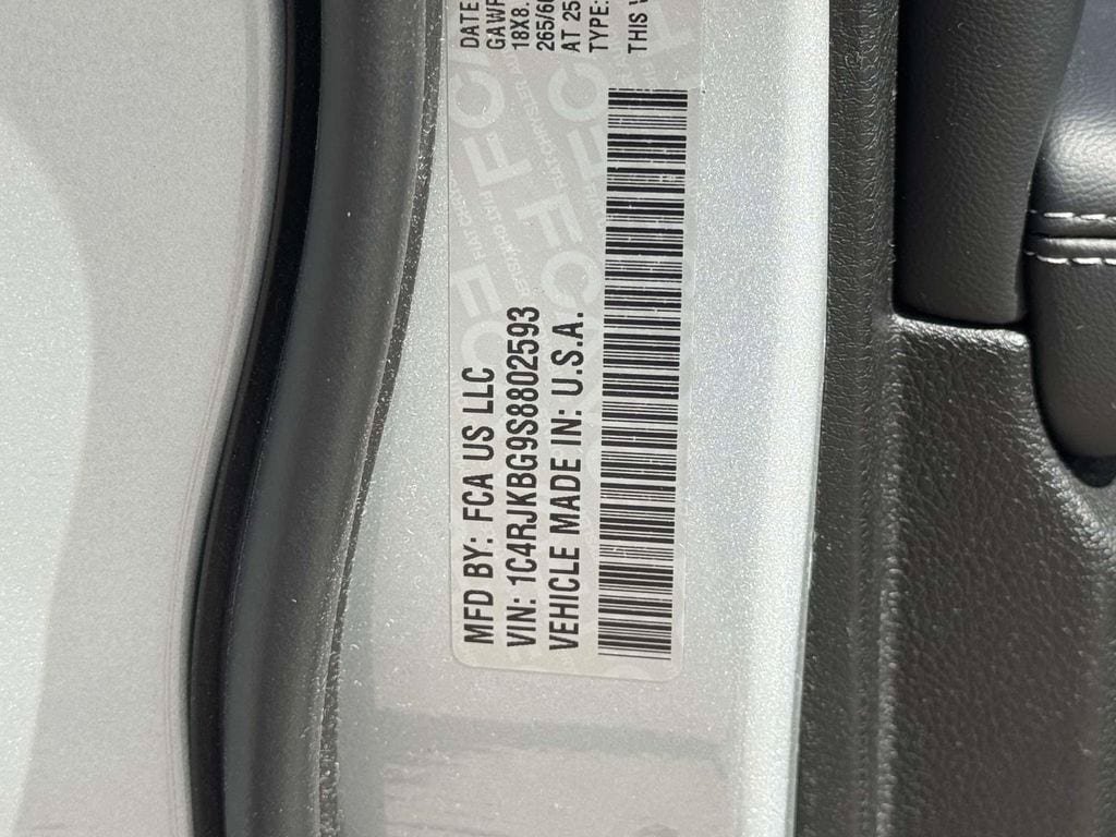 Used 2025 Jeep Grand Cherokee L Limited w/ Trailer Tow Package AWD/4WD image 30