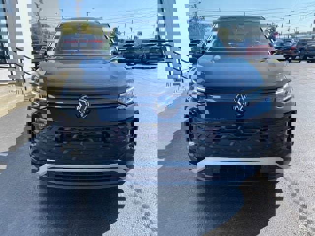 New 2025 Volkswagen Tiguan SE image 7