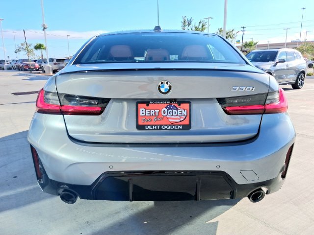 New 2026 BMW 330i Sedan w/ M Sport Package RWD image 6