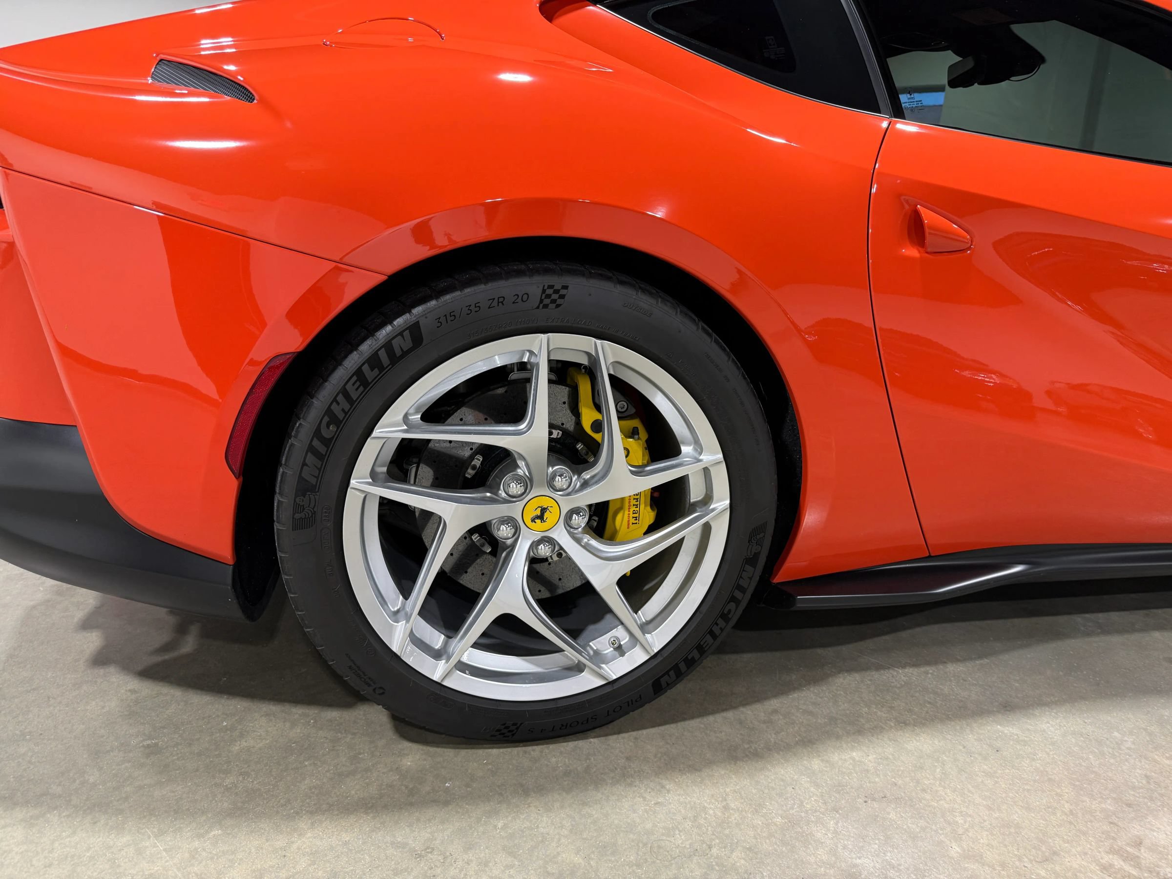 Used 2020 Ferrari 812 Superfast RWD image 13
