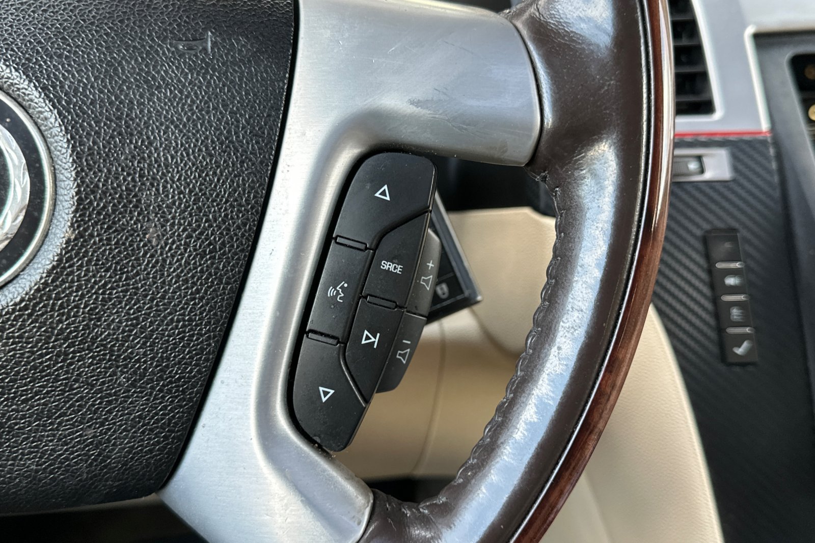Used 2007 Cadillac Escalade AWD w/ Information Package image 36