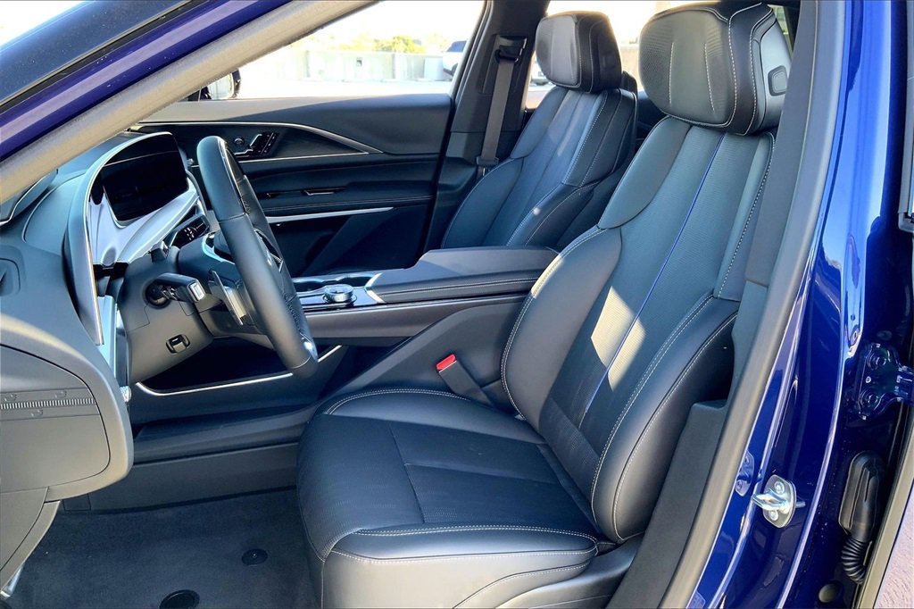 New 2026 Cadillac Lyriq V image 12