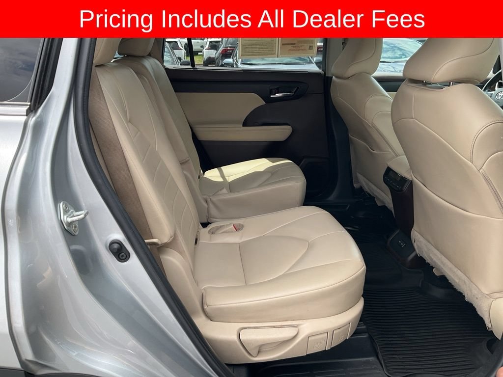 Used 2022 Toyota Highlander XLE FWD image 21