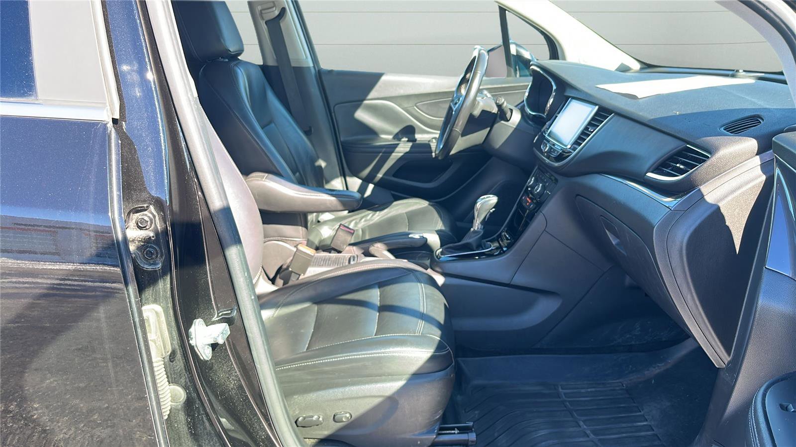 Used 2019 Buick Encore Essence image 16