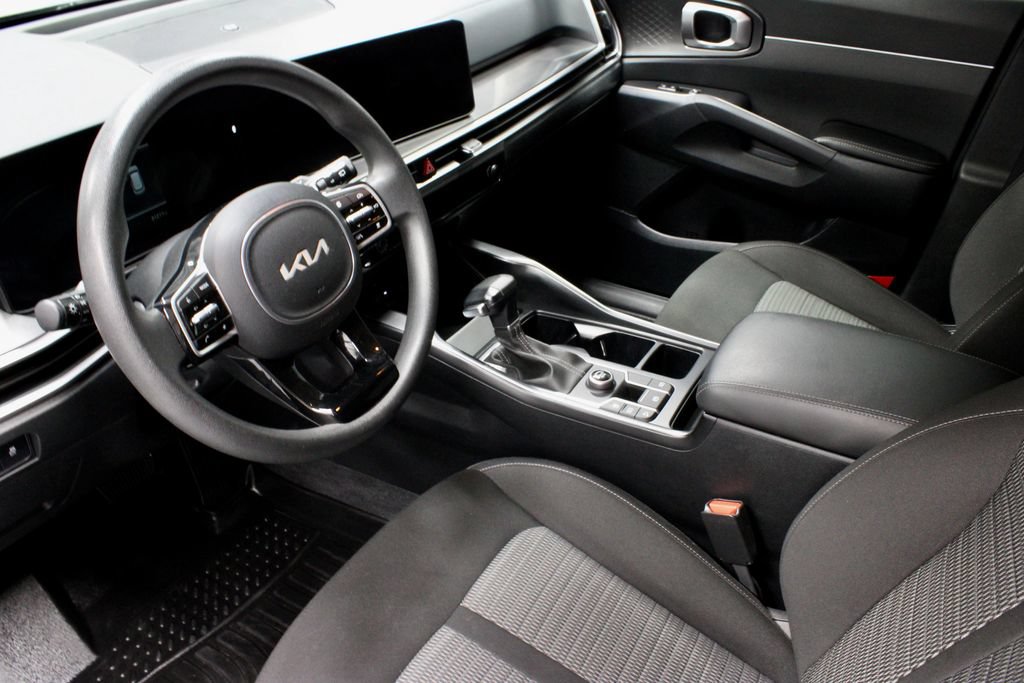Used 2025 Kia Sorento LX FWD image 25