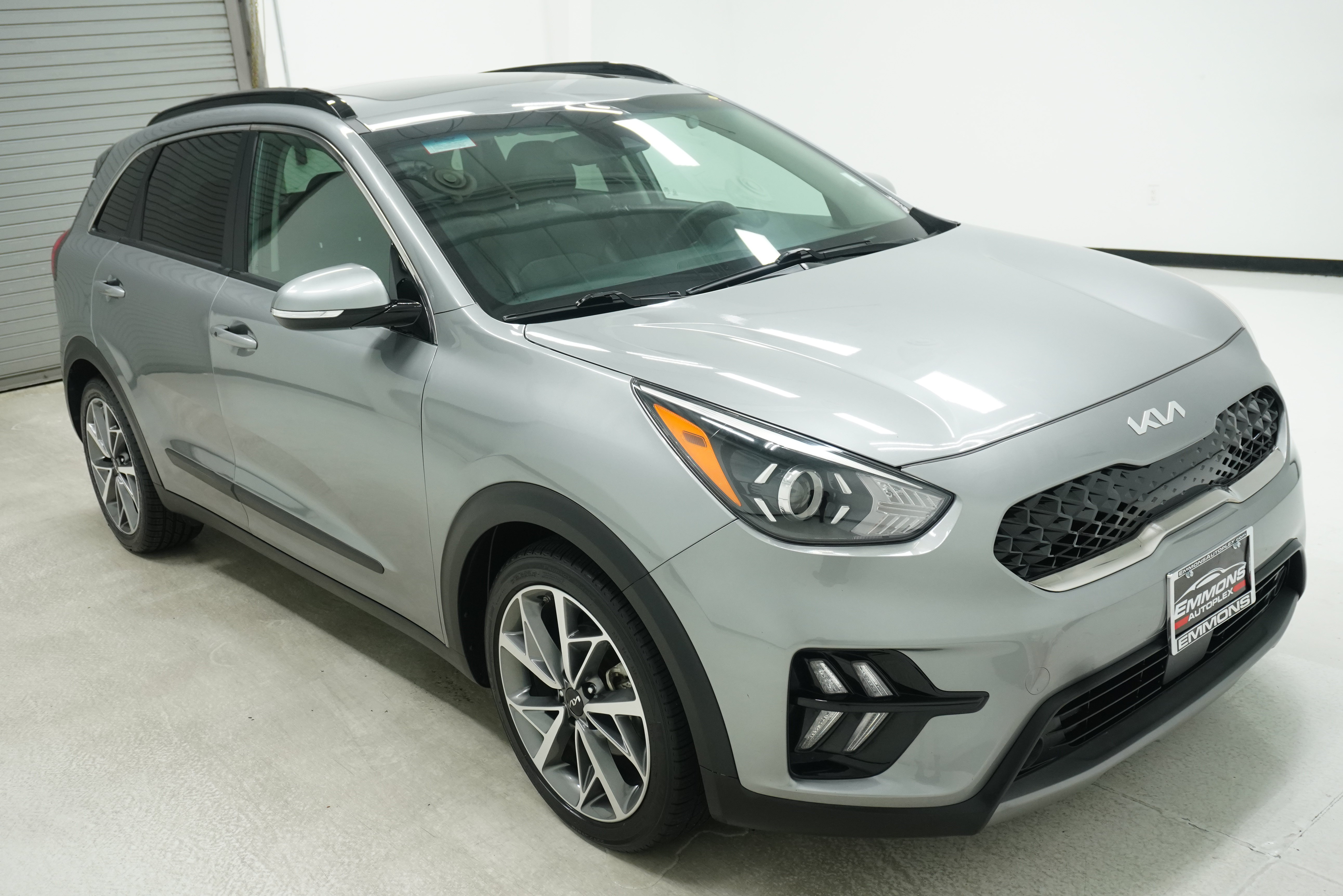 Used 2022 Kia Niro Touring Special Edition FWD image 3