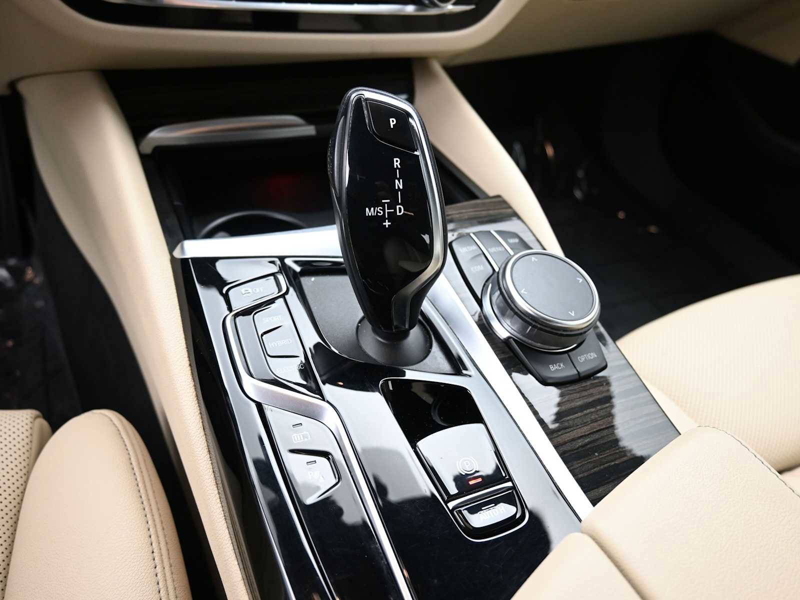 Used 2023 BMW 530e w/ Premium Package image 12