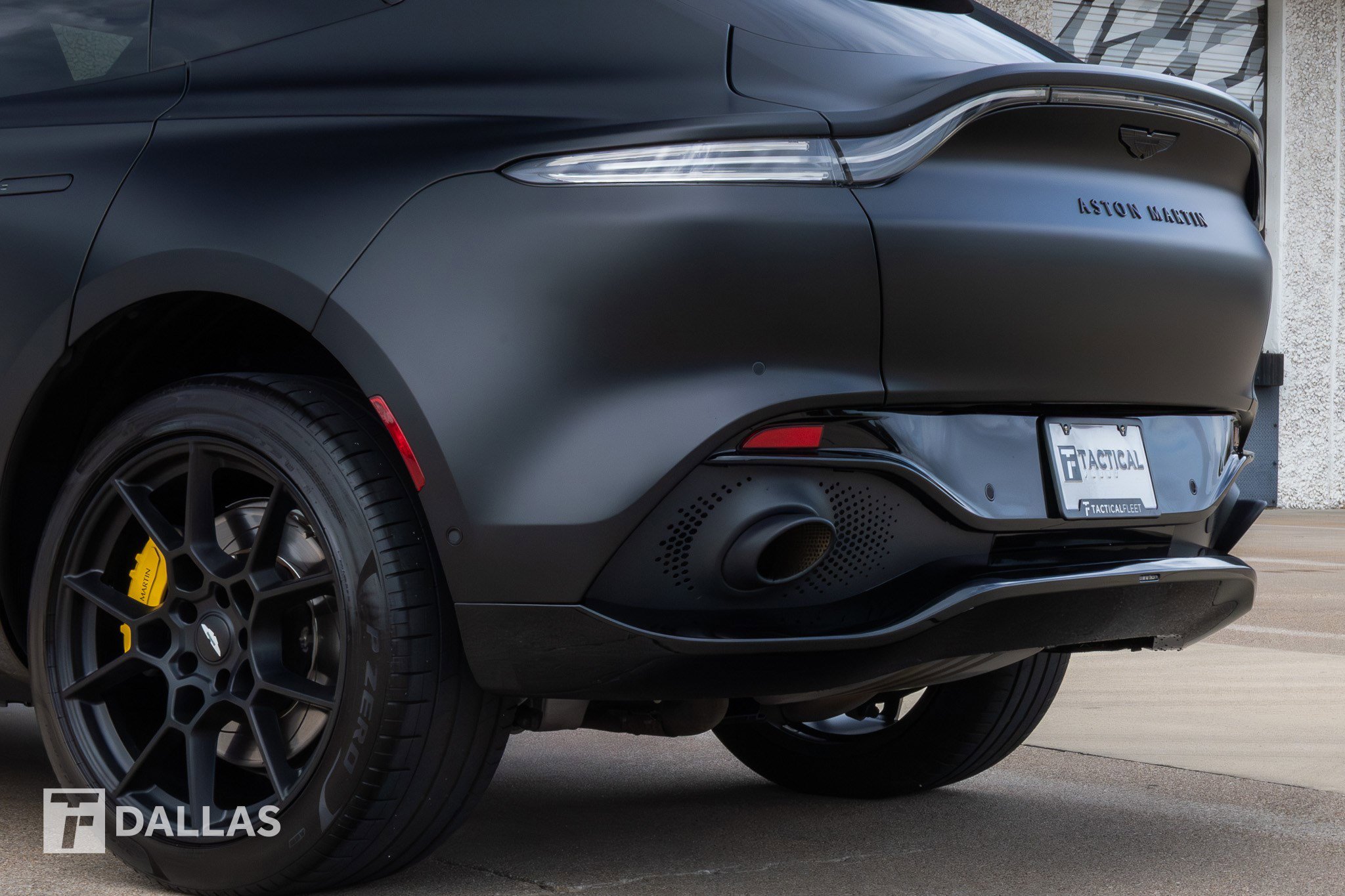 Used 2022 Aston Martin DBX image 12