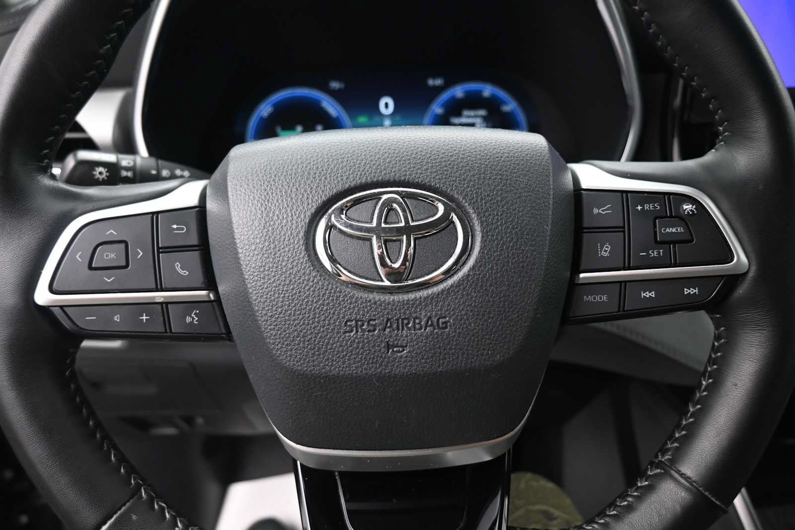 Used 2024 Toyota Highlander Platinum AWD/4WD image 6