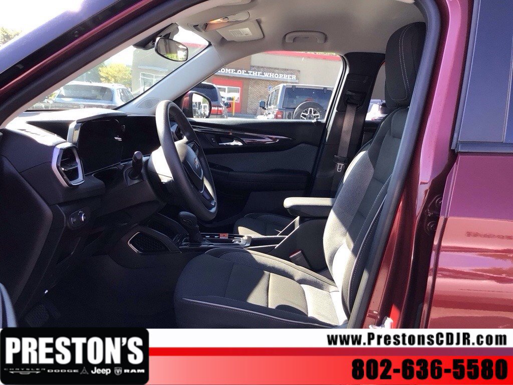 Used 2025 Chevrolet TrailBlazer LT AWD/4WD image 11