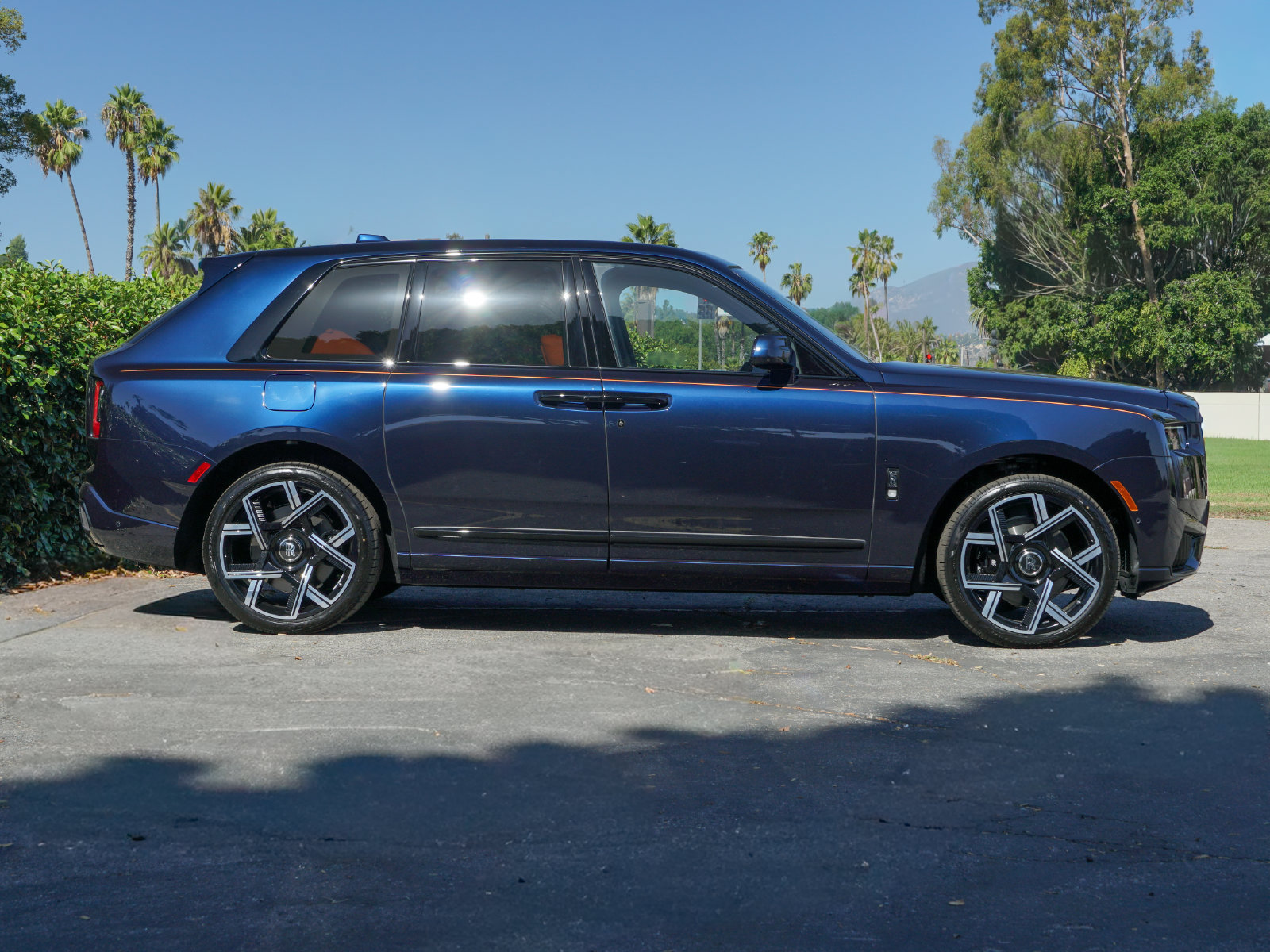 New 2027 Rolls-Royce Cullinan Black Badge AWD/4WD image 8