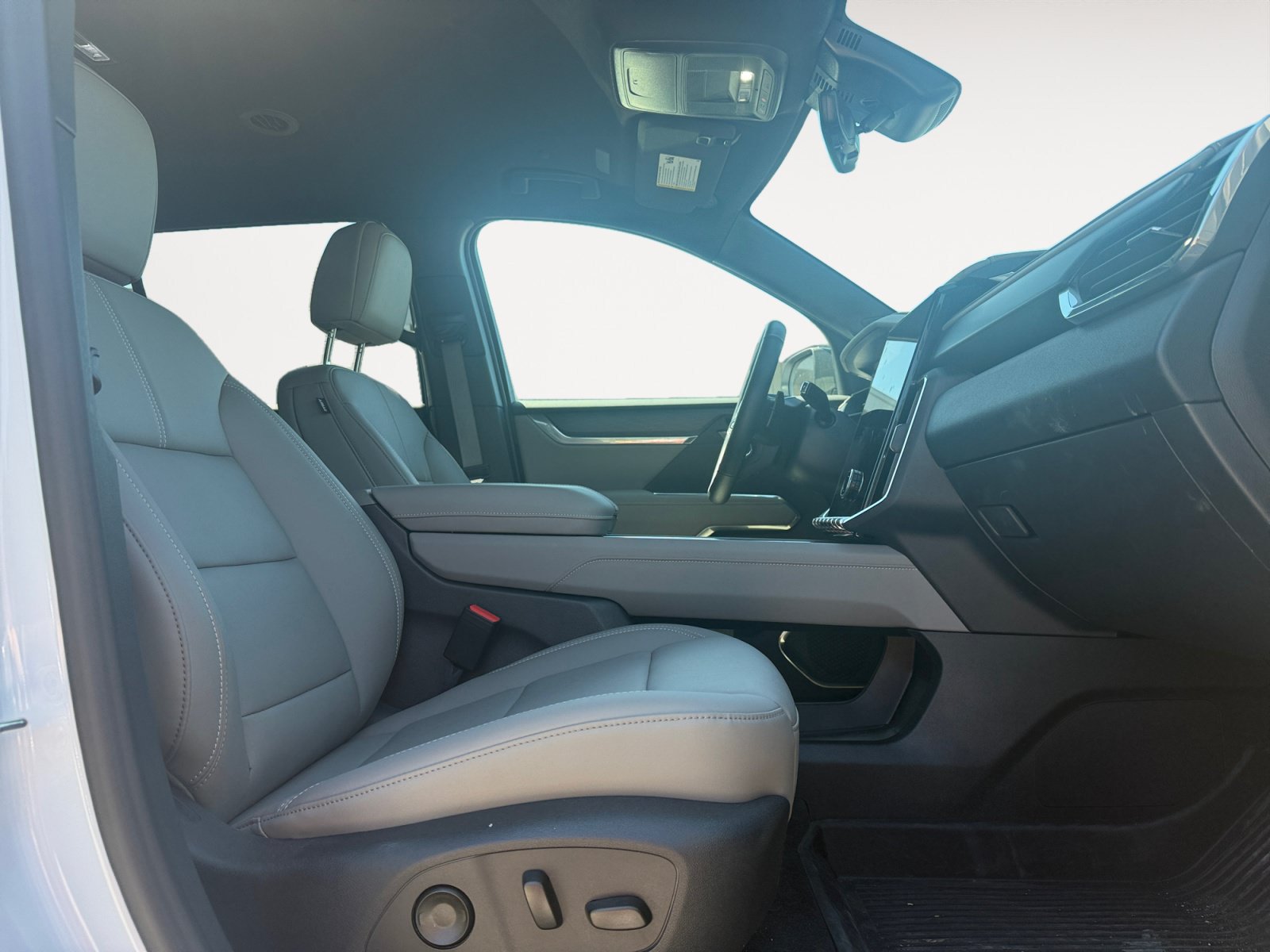 Certified 2026 GMC Acadia Elevation w/ Elevation Premium Package AWD/4WD image 15