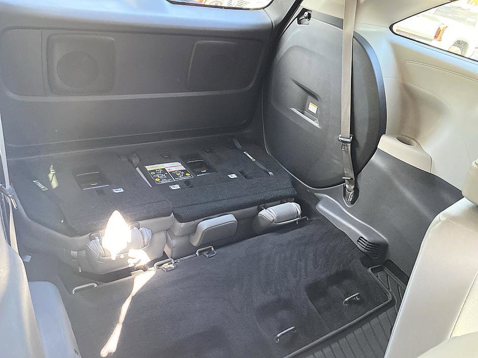 Certified 2024 Toyota Sienna XLE FWD image 24