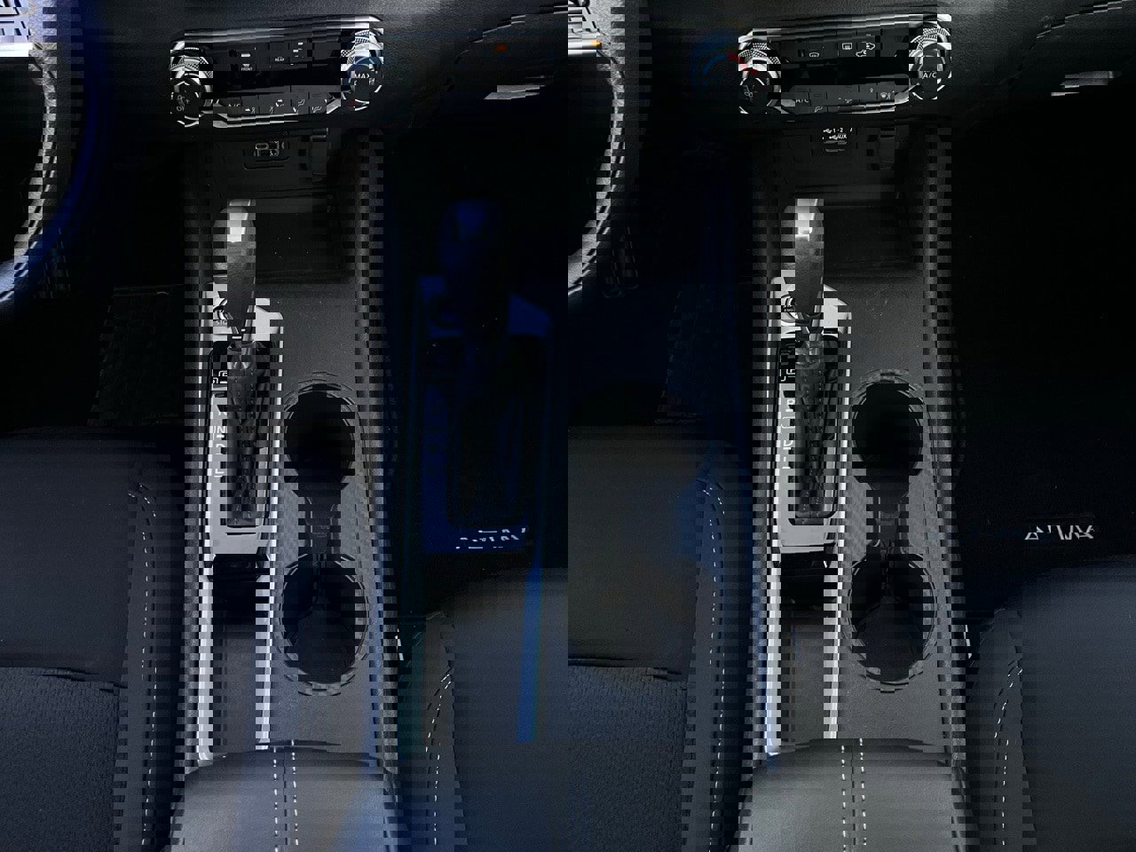 Used 2025 Nissan Altima 2.5 SV image 15